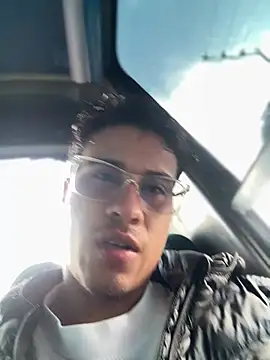 צ'אט XXX בשידור חי של TavoHot_