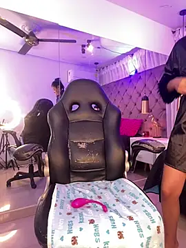 Auri__ Adlı Modelin Canlı XXX Sohbeti