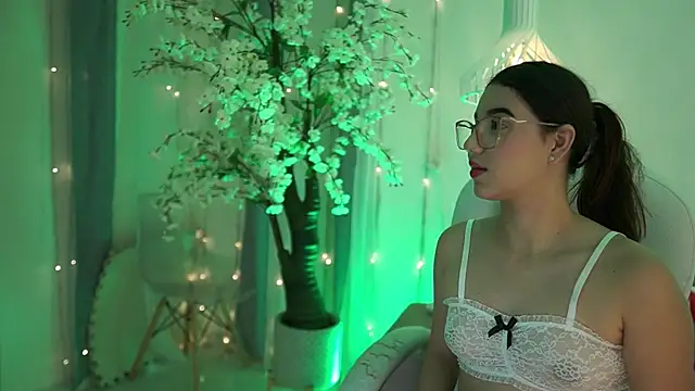 StacyCooper_ Adlı Modelin Canlı XXX Sohbeti