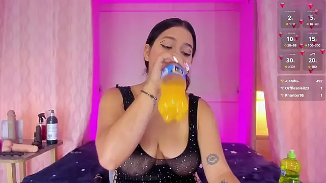 XXX chat uživo modela CandyyMaria