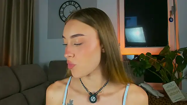 SugarSkye élő XXX-chatje
