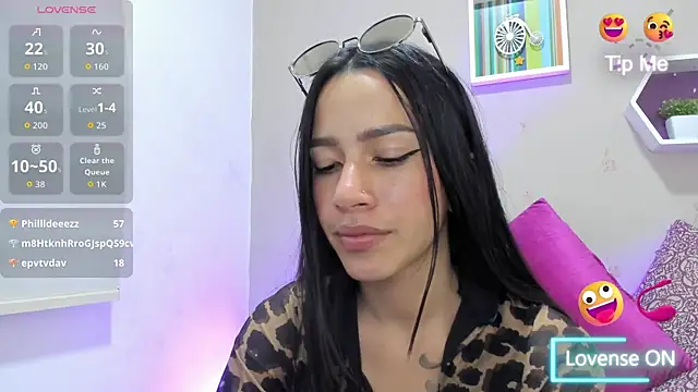 Chat XXX en directo de Laskhmi_