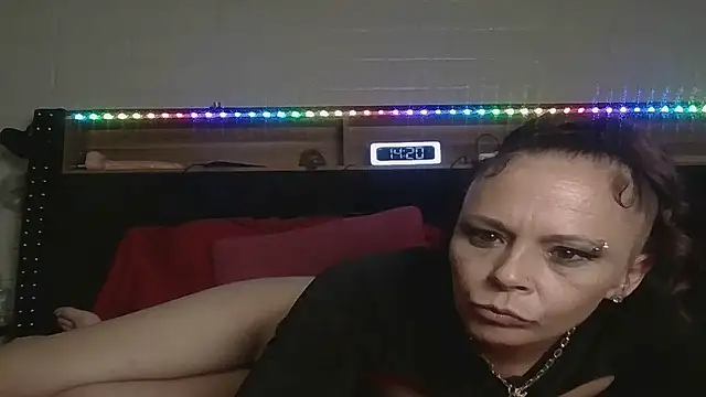 צ'אט XXX בשידור חי של QUEEN_OF_MEN