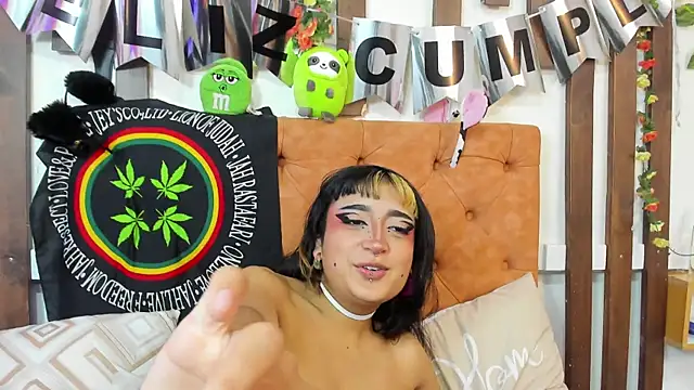 צ'אט XXX בשידור חי של MeowMota_