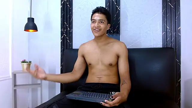 MaxWyatt_ live XXX chat