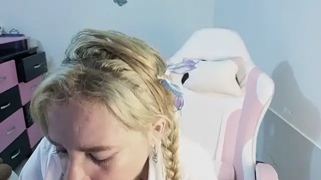XXX chat uživo modela HannaBrave