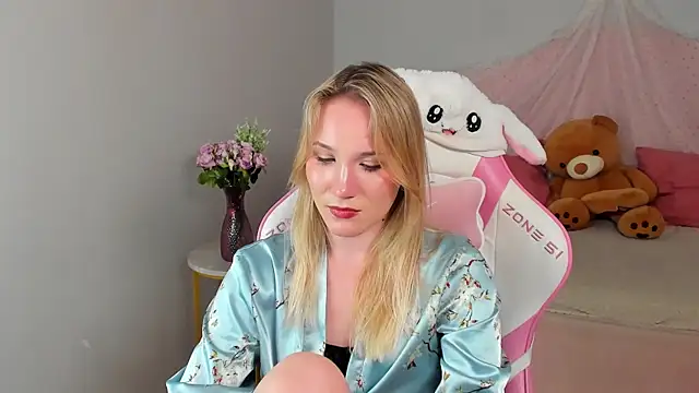 Chat +18 de ElaraVoltage ao vivo