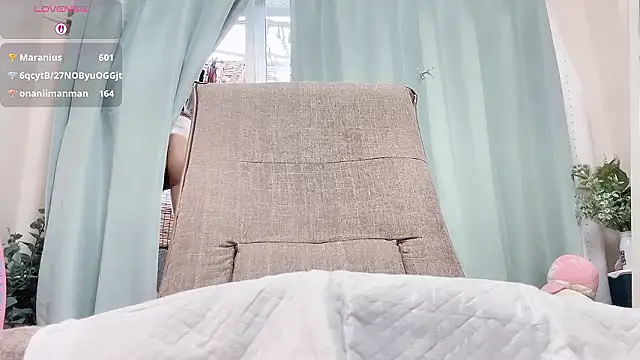 Živý XXX chat RURU-CHANN668