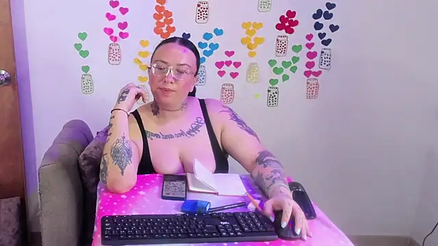 MiaYMolly Adlı Modelin Canlı XXX Sohbeti