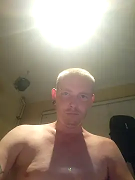 XXX chat uživo modela piercingpik