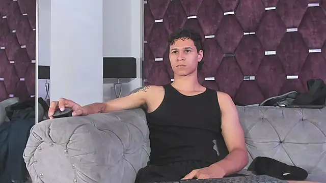 Chatroom XXX en direct de TonyBenedetti