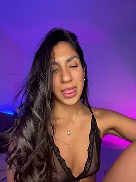 Chat +18 de MaddyX__ ao vivo
