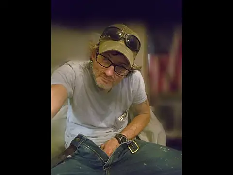 ROBERT0516 élő XXX-chatje