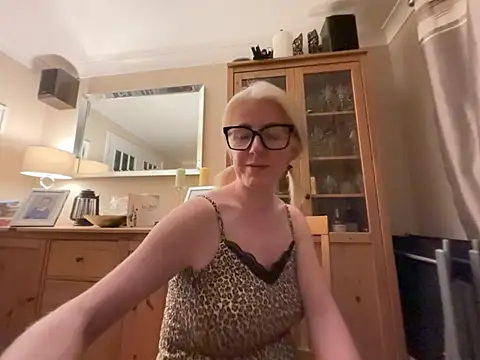 Laylaskyexx Chat XXX in diretta