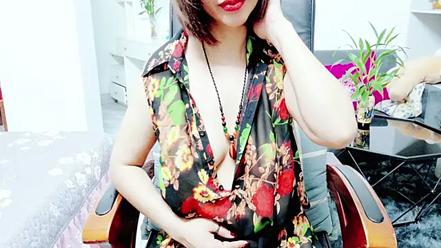 Miu-Le Adlı Modelin Canlı XXX Sohbeti