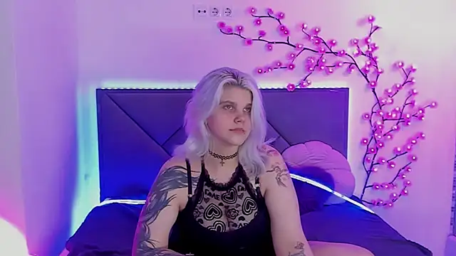 JoannLowe's Live XXX Chat