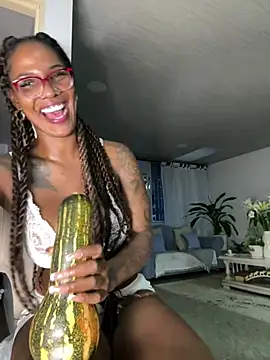 Czat XXX na żywo – Bustykeyla