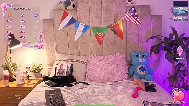 Emilly-hall live XXX chat
