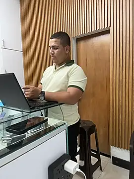 Chatroom XXX en direct de Patricio_02