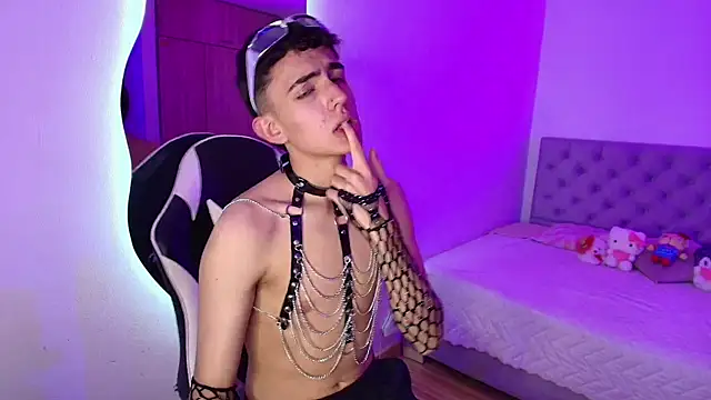 Eithan__wolf Chat XXX live