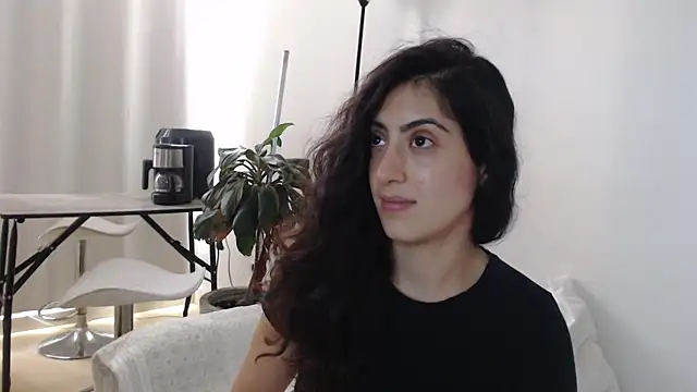 MIYESSI live XXX chat
