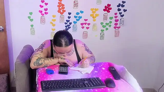 Chatroom XXX en direct de MiaYMolly