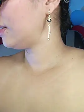 Alizon_1's Live XXX Chat