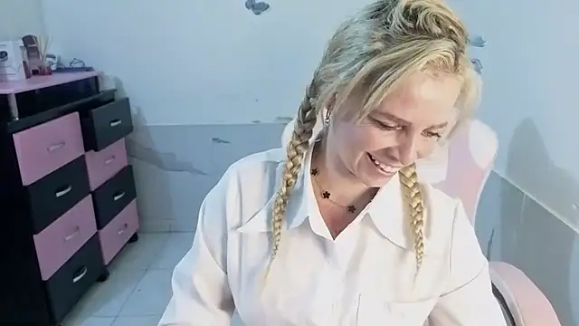 Chat +18 de HannaBrave ao vivo