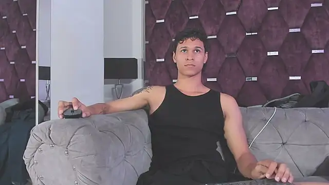 TonyBenedetti élő XXX-chatje