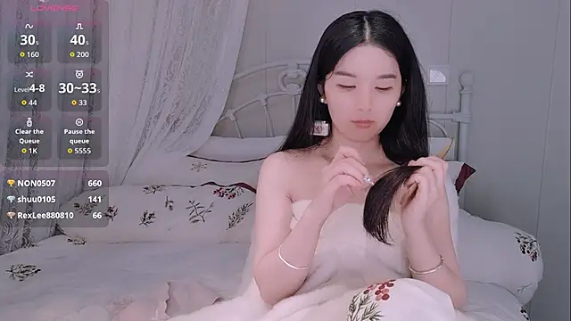 BingLin- live XXX chat