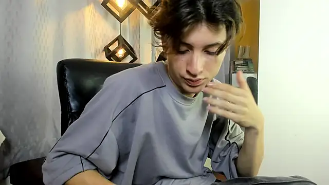 XXX chat uživo modela Marcoviolet