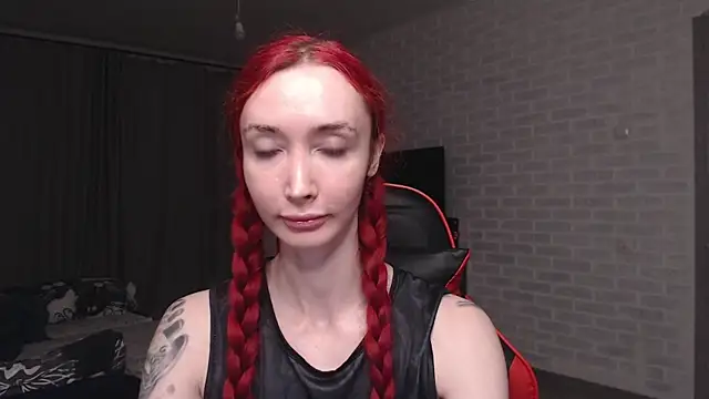 Chat +18 de Roxy_Silver ao vivo