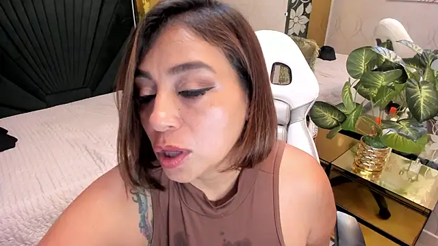 Chat XXX en directo de MrsFoucher