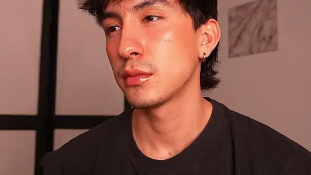 Онлайн чат XXX sweettaaron01