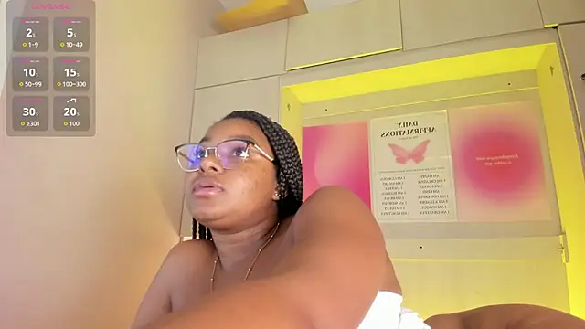Chat +18 de tamaraa_smiith ao vivo