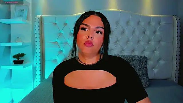 Maia_Hotts Chat XXX live