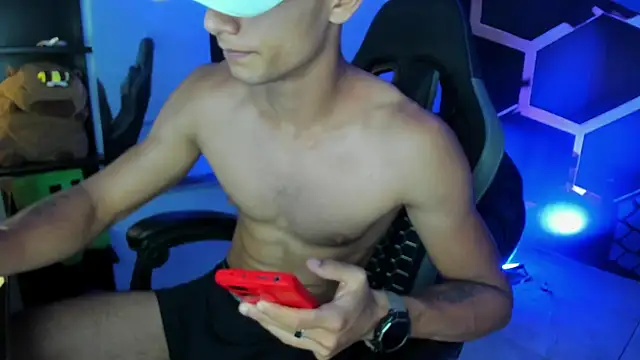 Chatroom XXX en direct de MaxiimoRomano_