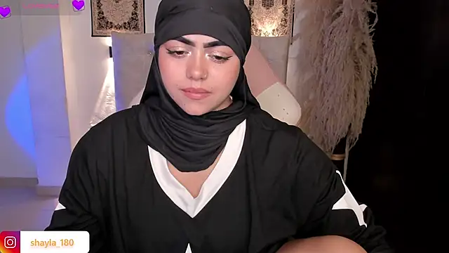 shayla_18 Adlı Modelin Canlı XXX Sohbeti