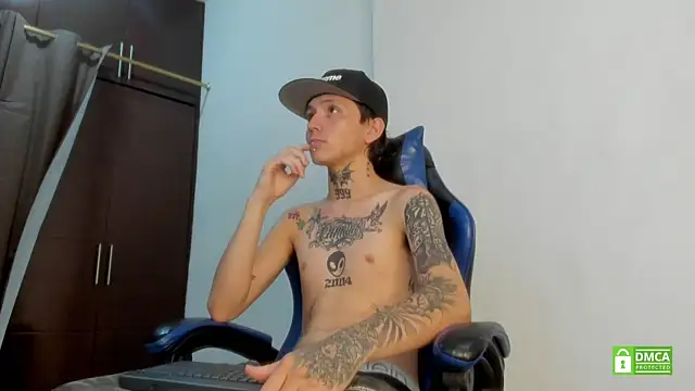 Онлайн чат XXX Nick_TattooedGuy