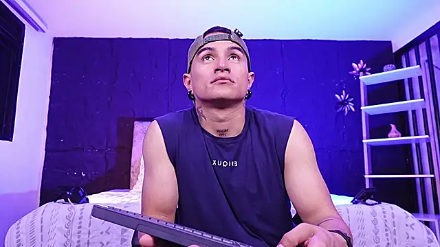 دردشة LiamDeep الجنسية المباشرة