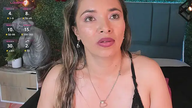 Kiaraa88's Live XXX Chat