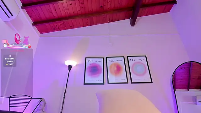 XXX chat uživo modela AriaMuse