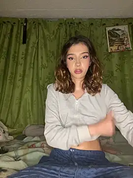 צ'אט XXX בשידור חי של MiaaCute-