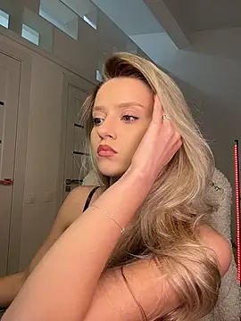 Emeli_Blur Live XXX Chat