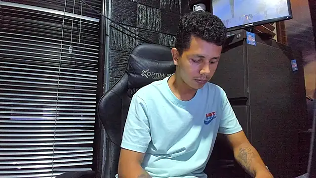 Živý XXX chat boy_bigcock24cm