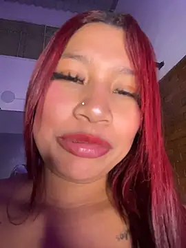 Cherry_Charlottee Adlı Modelin Canlı XXX Sohbeti