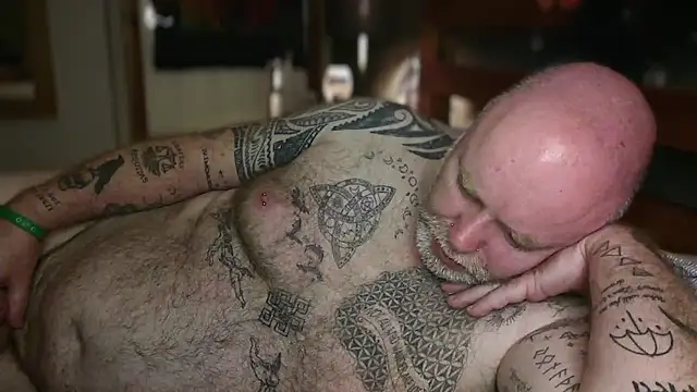 Chat +18 de Tattooed_Dilf_01 ao vivo