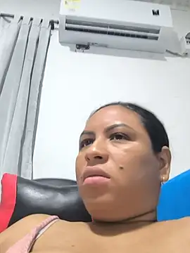 Francesca_ferrari élő XXX-chatje