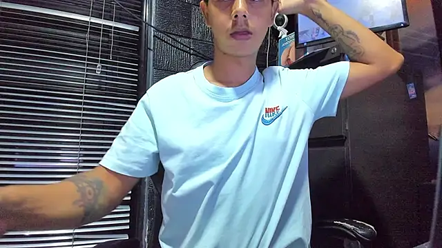 Chat +18 de boy_bigcock24cm ao vivo