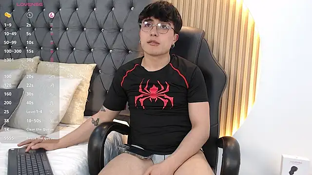 Tommy_Claks লাইভ XXX চ্যাট